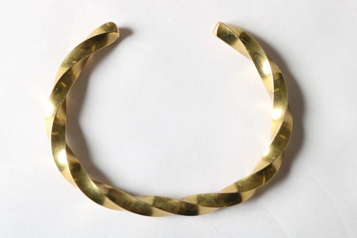 J.L TWIST BANGLE