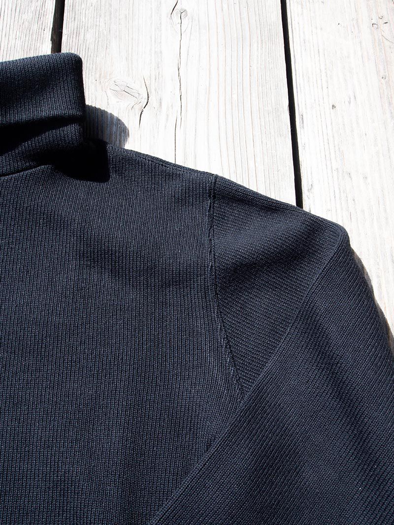 Naval High-Neck L/S Tee -Black-