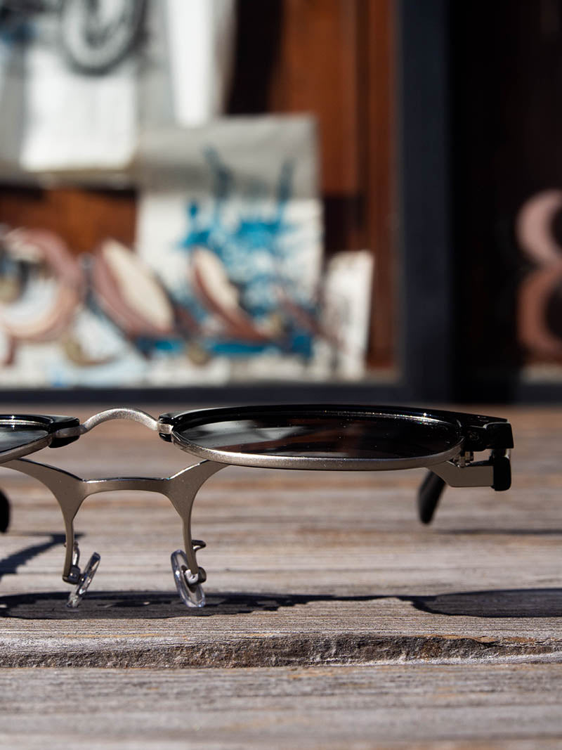 FLIP UP GLASS