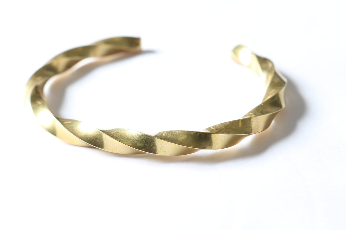 J.L TWIST BANGLE