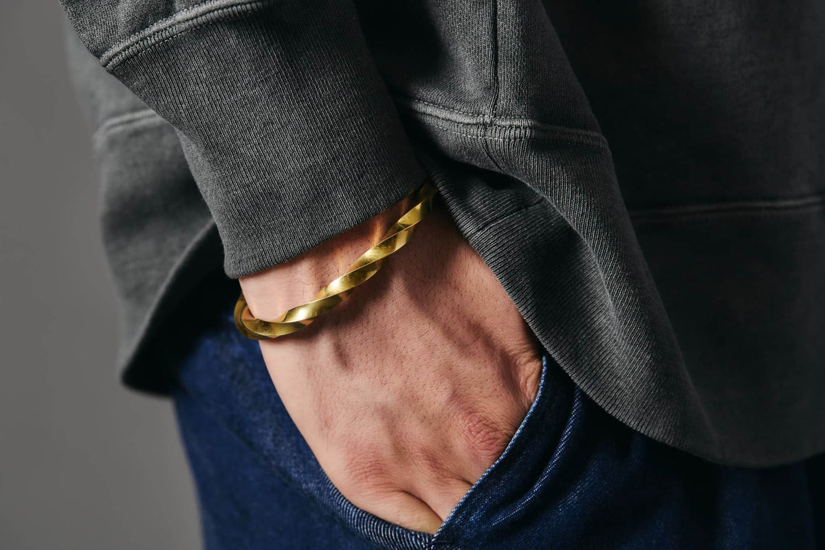 J.L TWIST BANGLE