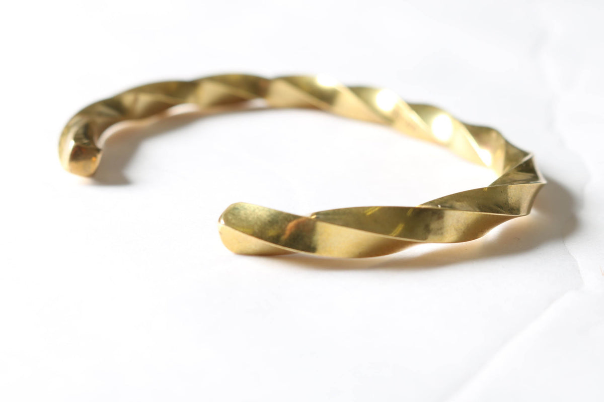 J.L TWIST BANGLE