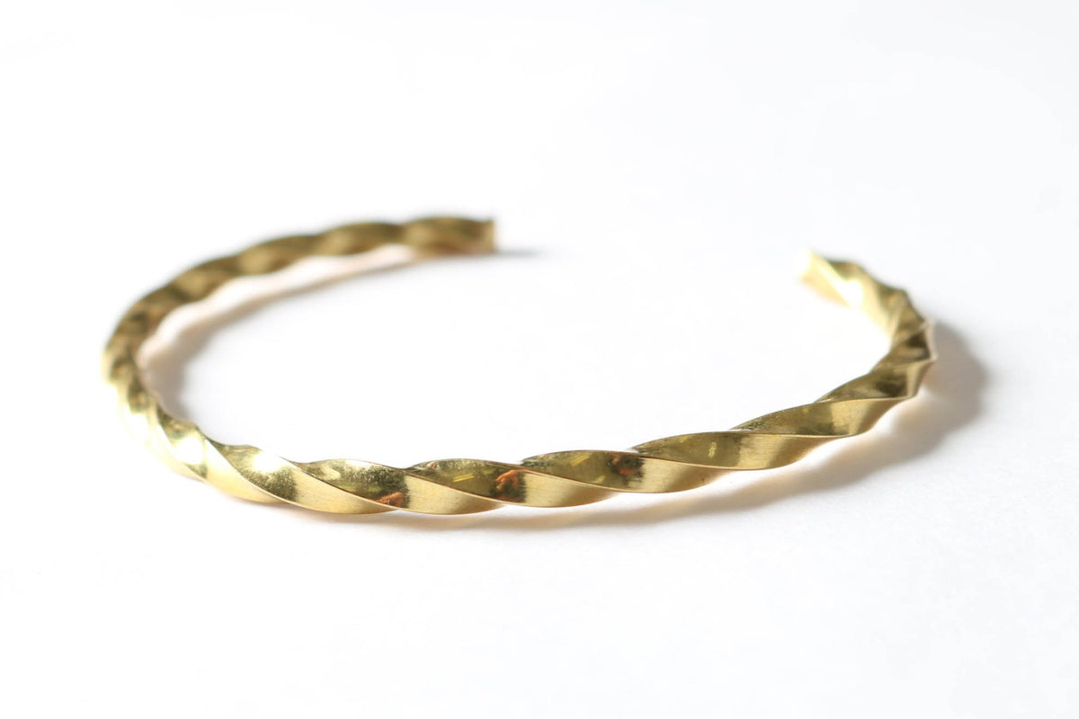 J.L TWIST BANGLE