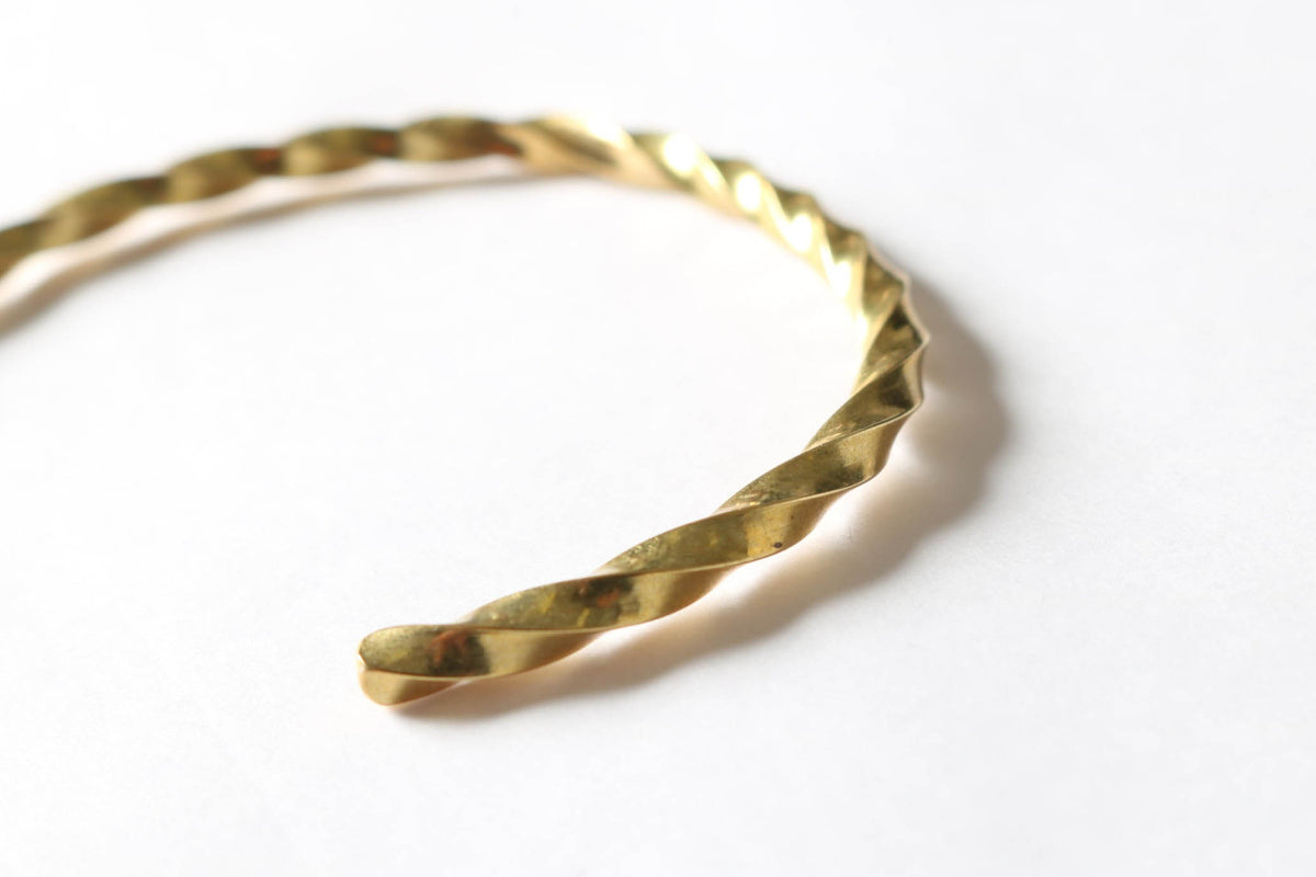 J.L TWIST BANGLE
