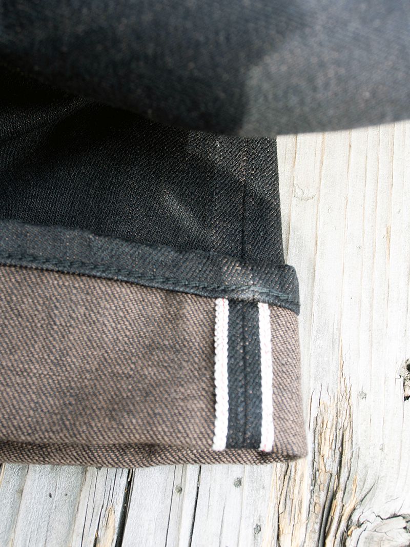 1908 W KNEE NARROW BLACKIE DENIM