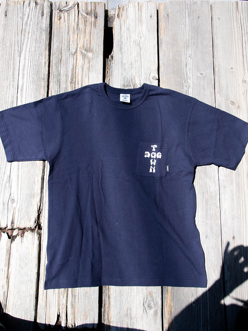 "DOGTOWN x BLUCO" Pocket Tee -Logo-