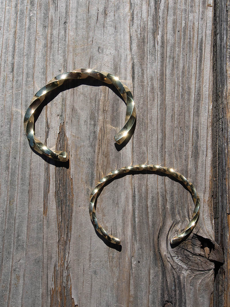 J.L TWIST BANGLE