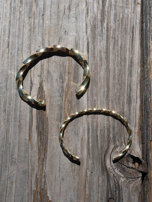 J.L TWIST BANGLE