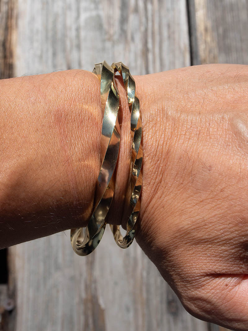 J.L TWIST BANGLE