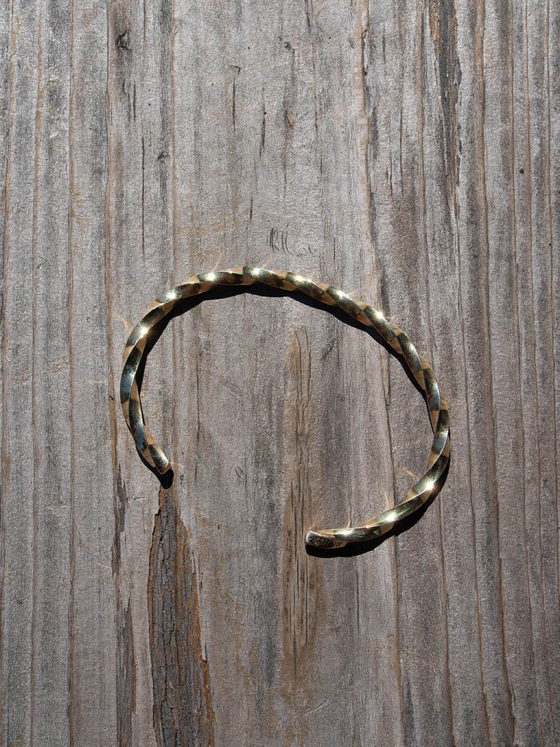 J.L TWIST BANGLE