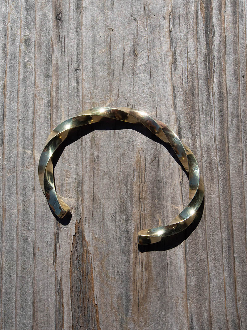 J.L TWIST BANGLE