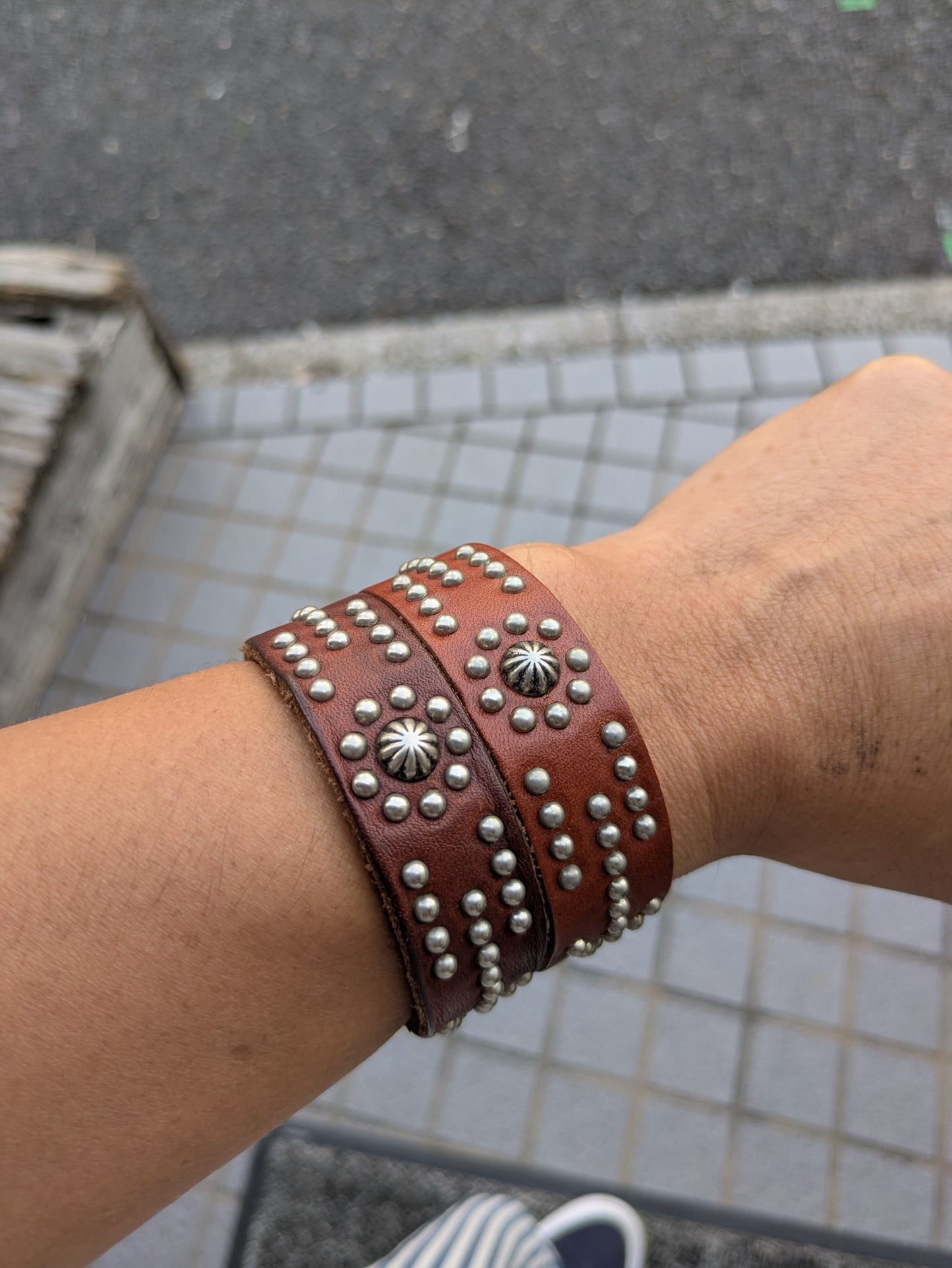 HTC STUDS BRACELET -BORN& ARROW UMBRELLA-